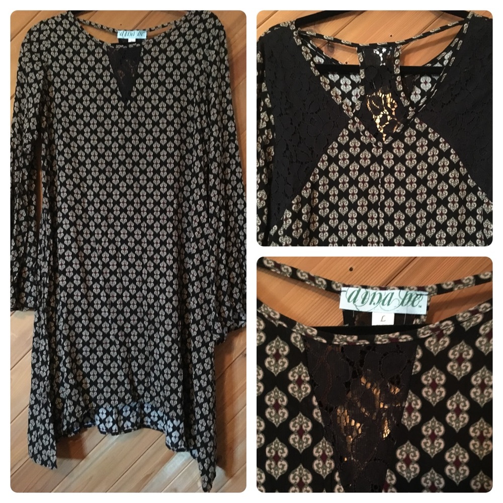 Francesca‘s Dress, light weight, lace on top back